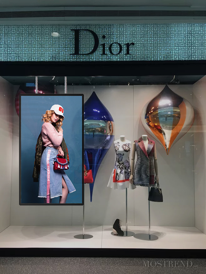 Window Facing High Brightness Display Starvisual display digital